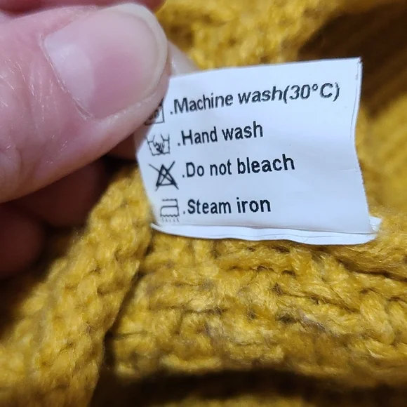 Sweater. - Picture 10 of 10